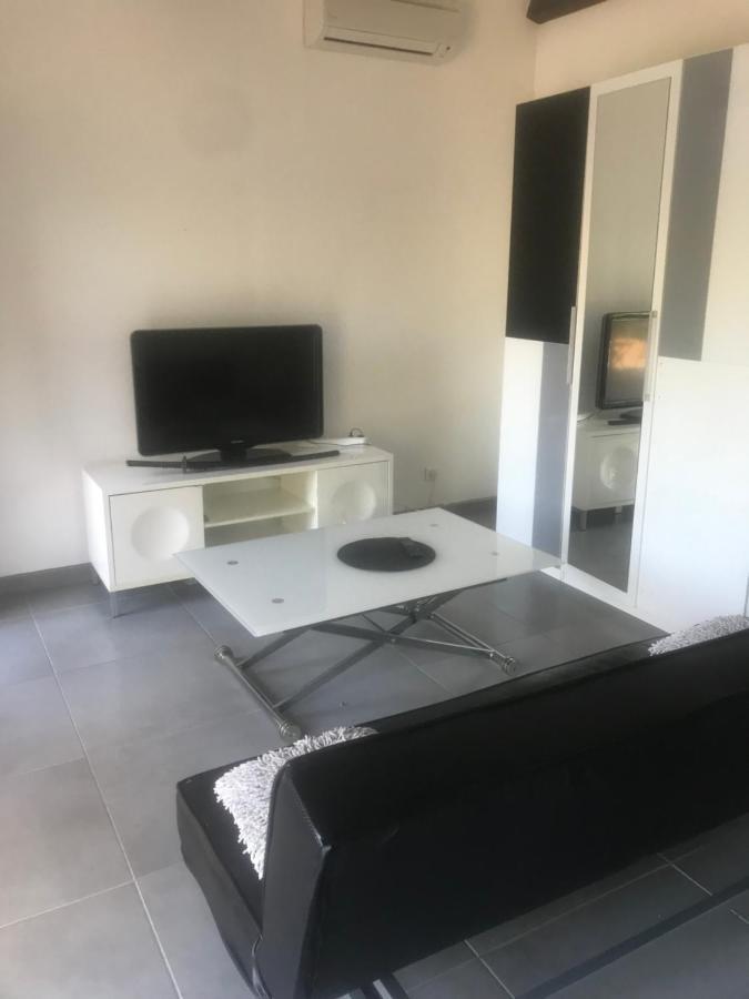 فيلا Lançon-Provenceفي Studio 30 M² المظهر الخارجي الصورة