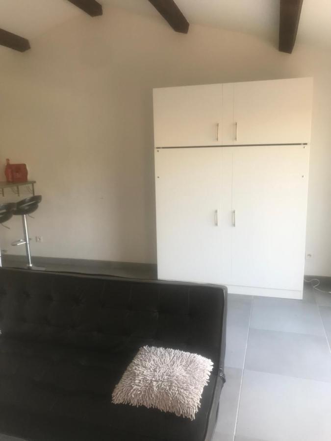 فيلا Lançon-Provenceفي Studio 30 M² المظهر الخارجي الصورة